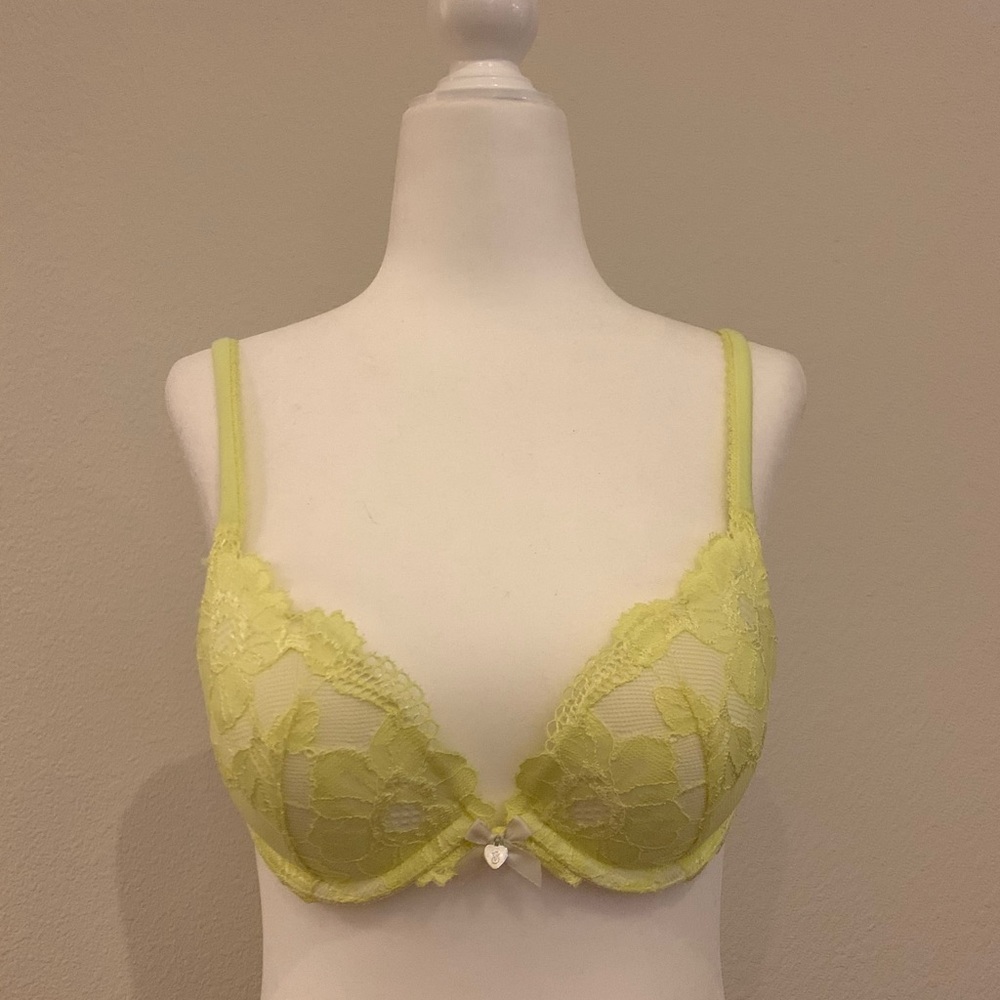 Victoria’s Secret Lace Push-up Bra Size 32B